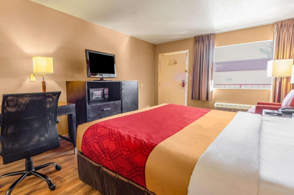 Econo Lodge Меридиан Экстерьер фото