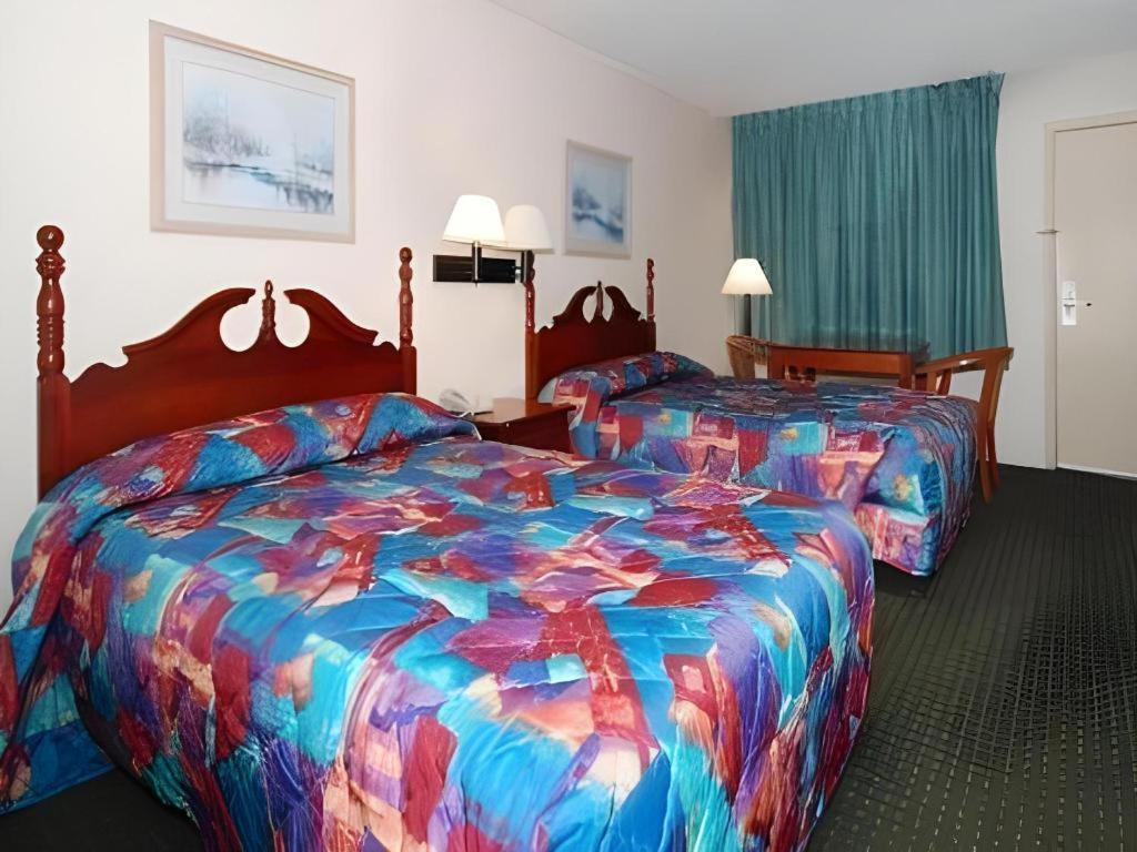 Econo Lodge Меридиан Экстерьер фото