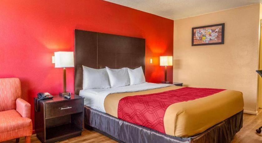 Econo Lodge Меридиан Экстерьер фото