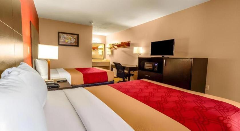 Econo Lodge Меридиан Экстерьер фото