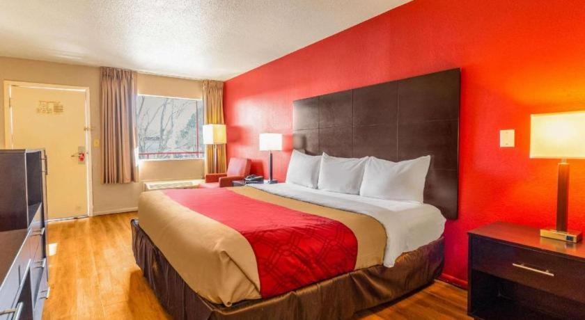 Econo Lodge Меридиан Экстерьер фото